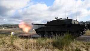 Read more about the article Ukrainian Soldiers Arrive In The UK For Challenger 2 Tank Training