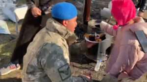 Read more about the article Soldiers Sing ‘Happy Birthday’ To Little Girl Who Lost Her Mum In The Earthquake