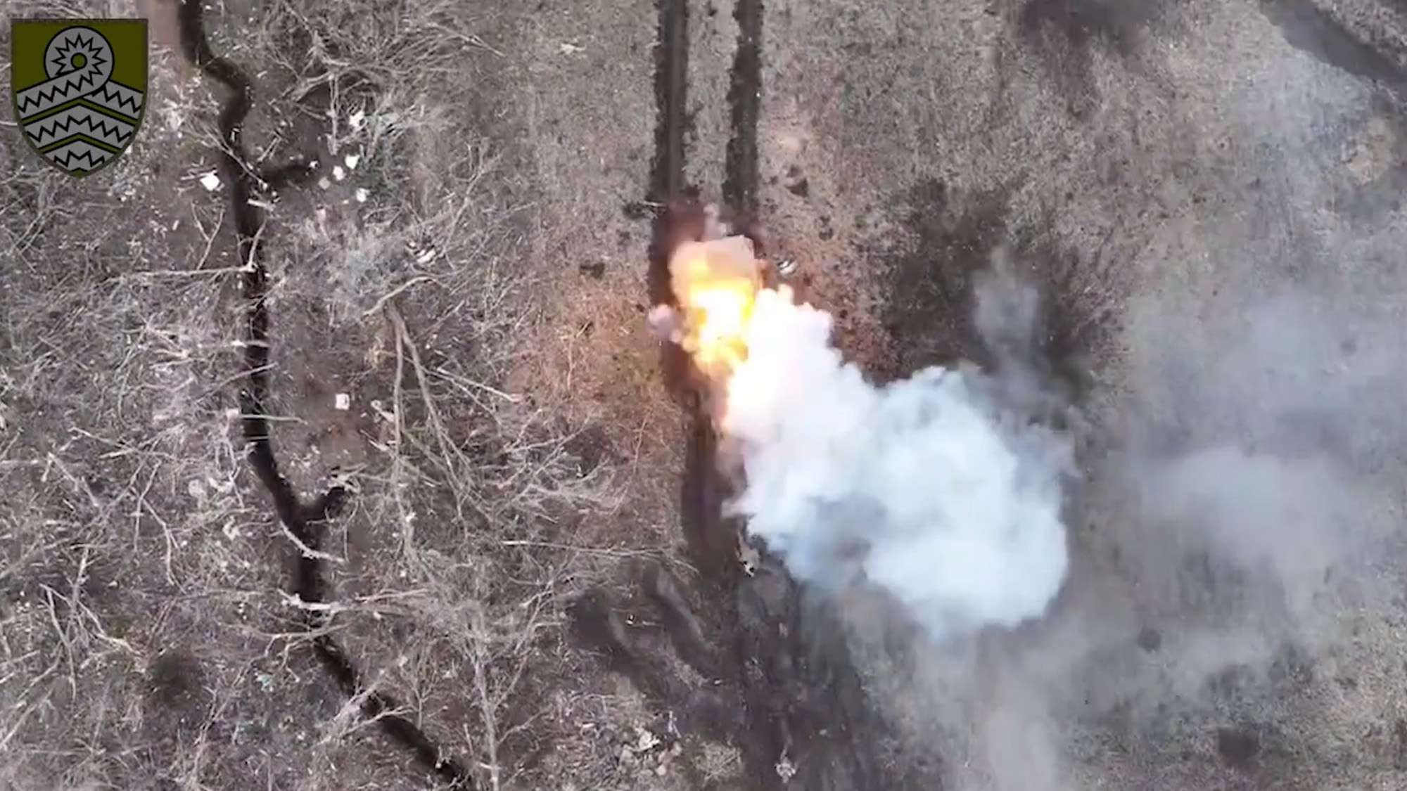 Read more about the article Ukrainian Drone Drops Bomb On Russian Armoured Personnel Carrier Causing Crew To Jump Out One By One