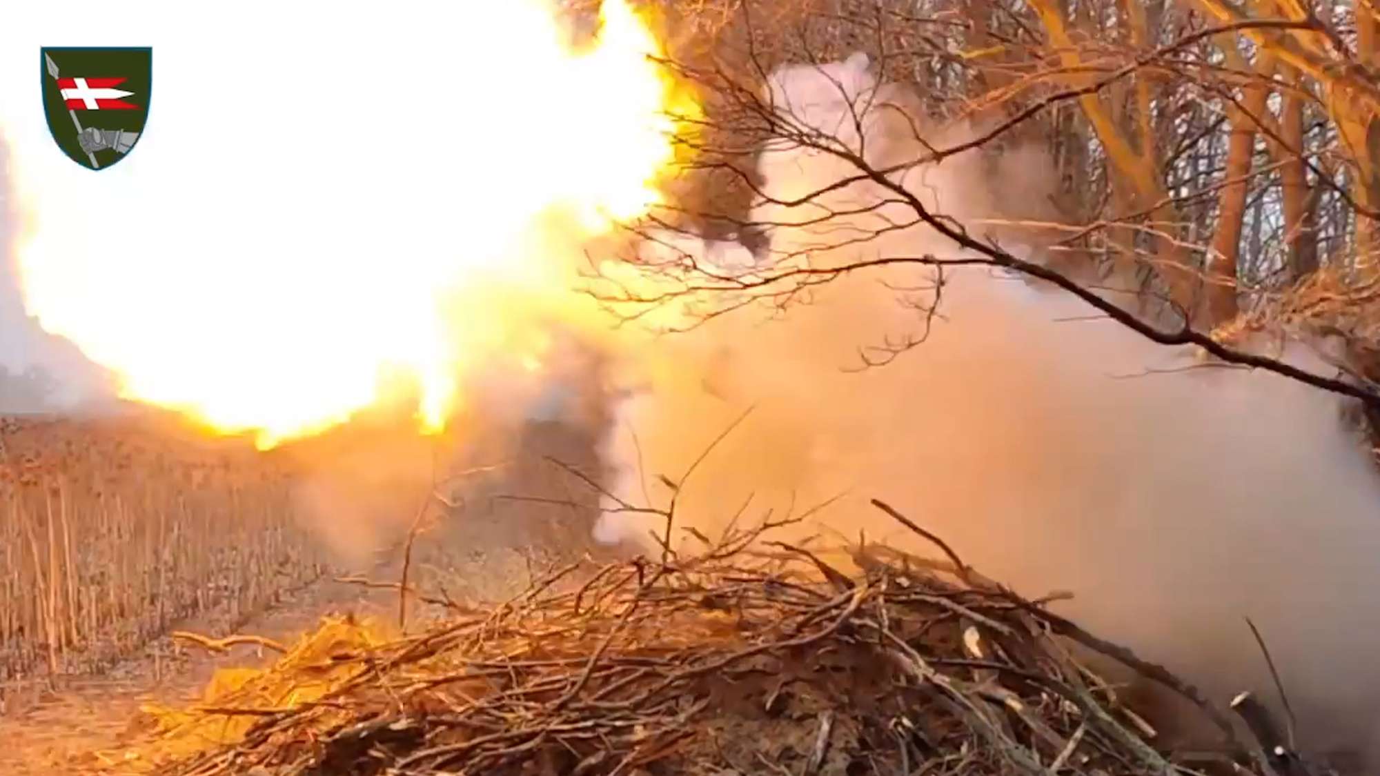 Read more about the article Ukrainian Artillery And Drones Hit Russian Military Vehicles