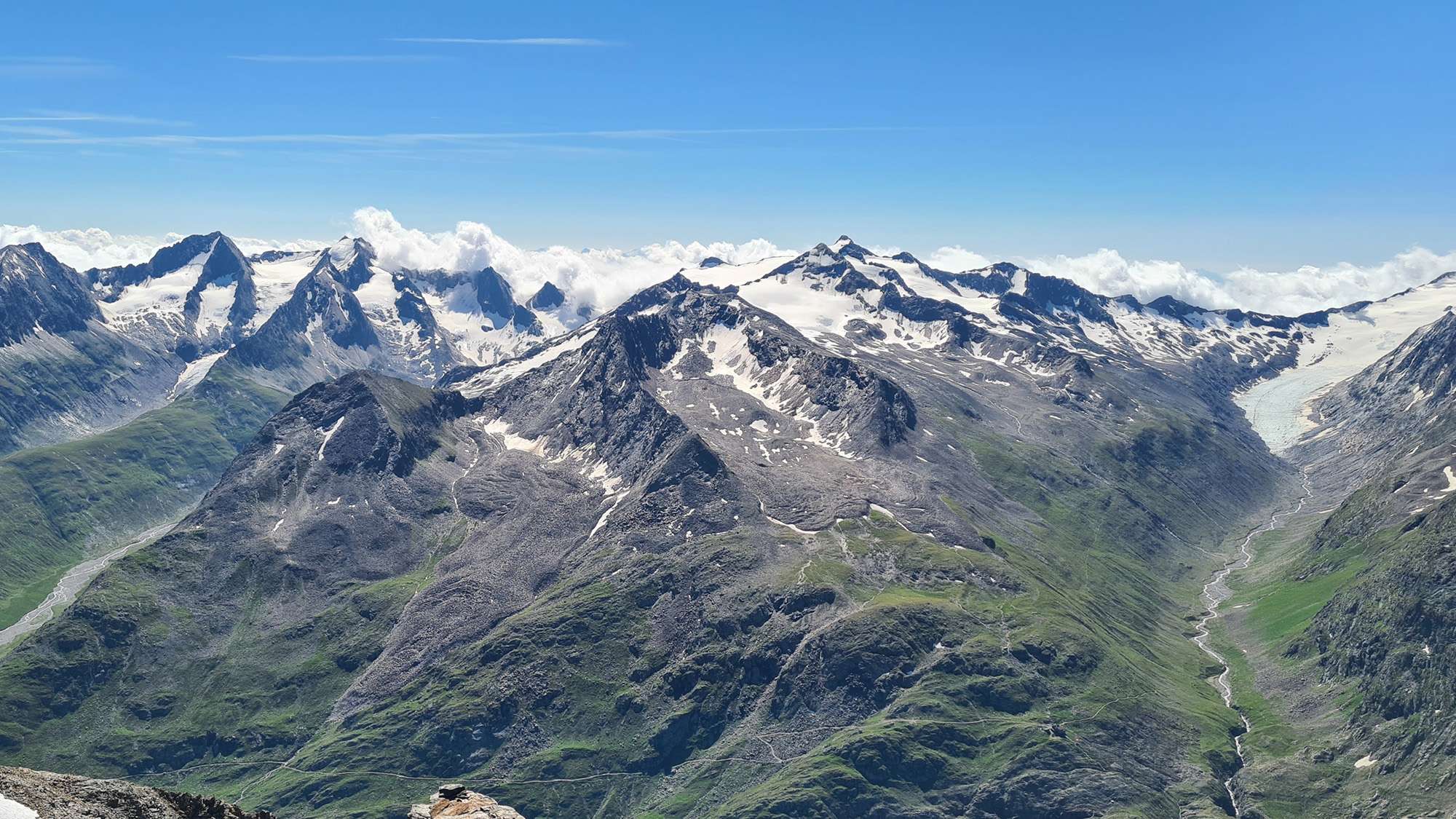 Read more about the article RISE AND FALL: Rising Temperatures May Cause Rockfalls In Alps, Says Study