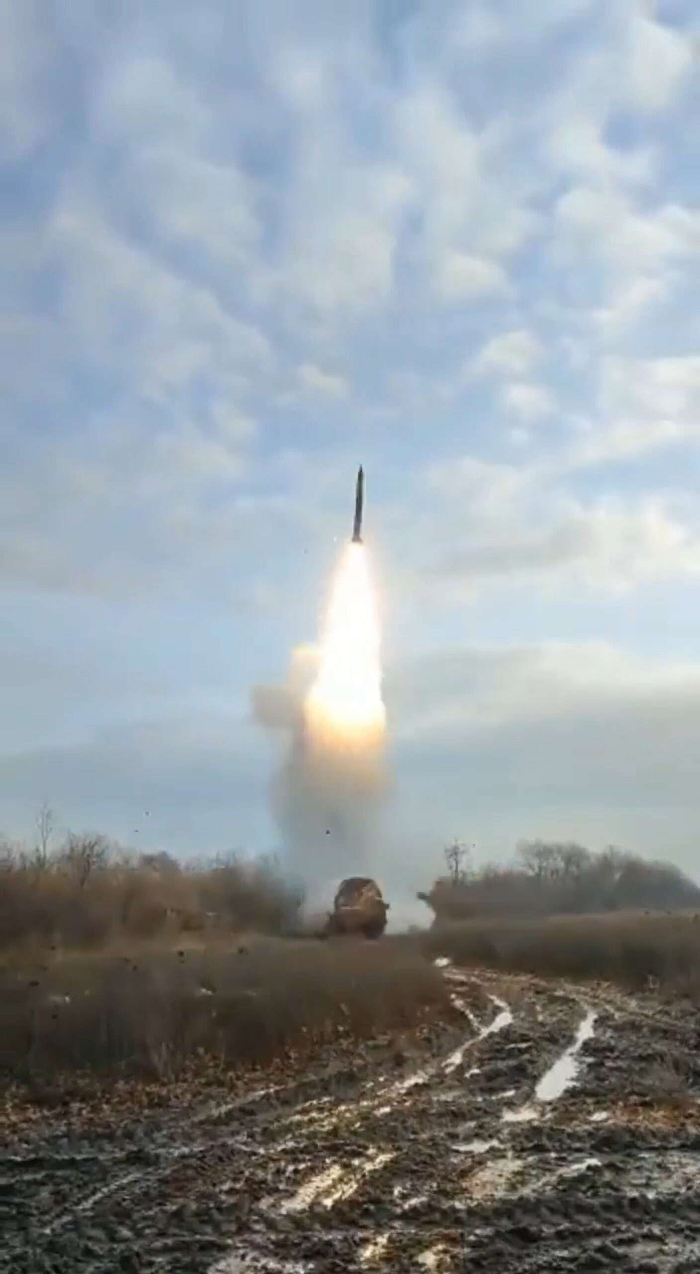 Read more about the article Moment Ukrainian S-300 Long-Range Surface-To-Air Defence System Fires Missile At Russian Target