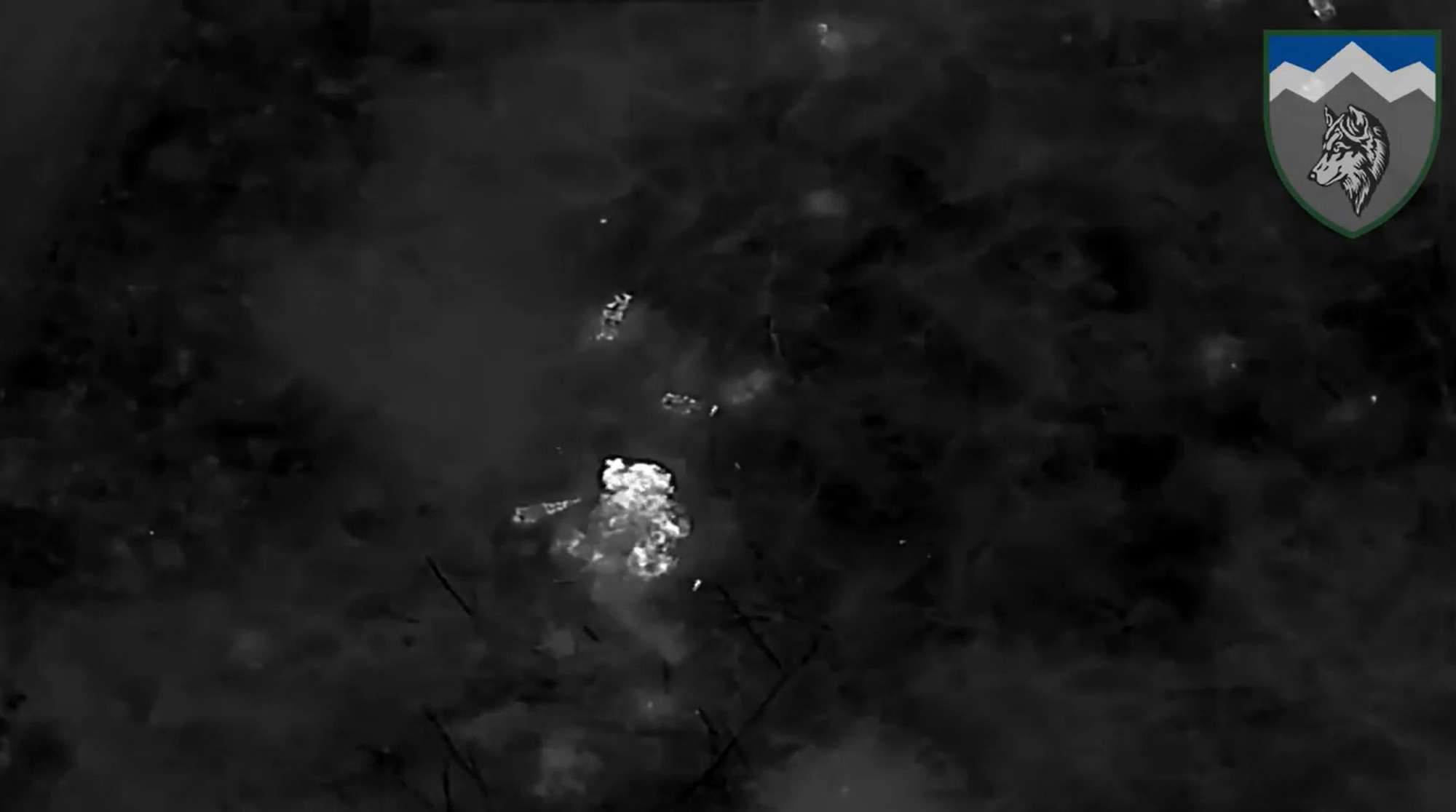 Read more about the article Ukrainian Drone Hunts Down Russian Soldiers At Night And Drops Bombs On Them