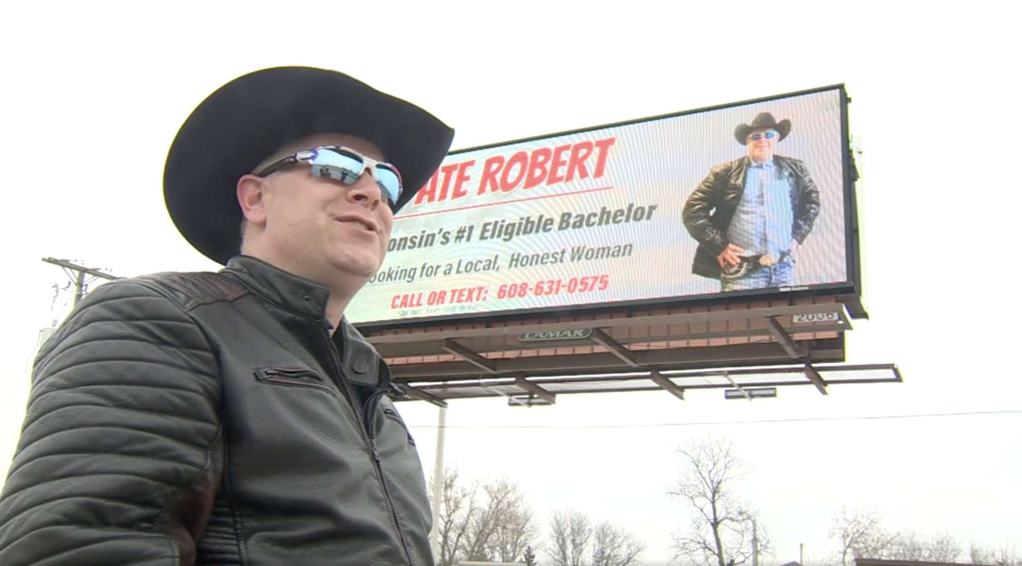 Read more about the article  Larger-Than-Life Cowboy Uses Billboard At Busy Road To Find Love In The Fast Lane