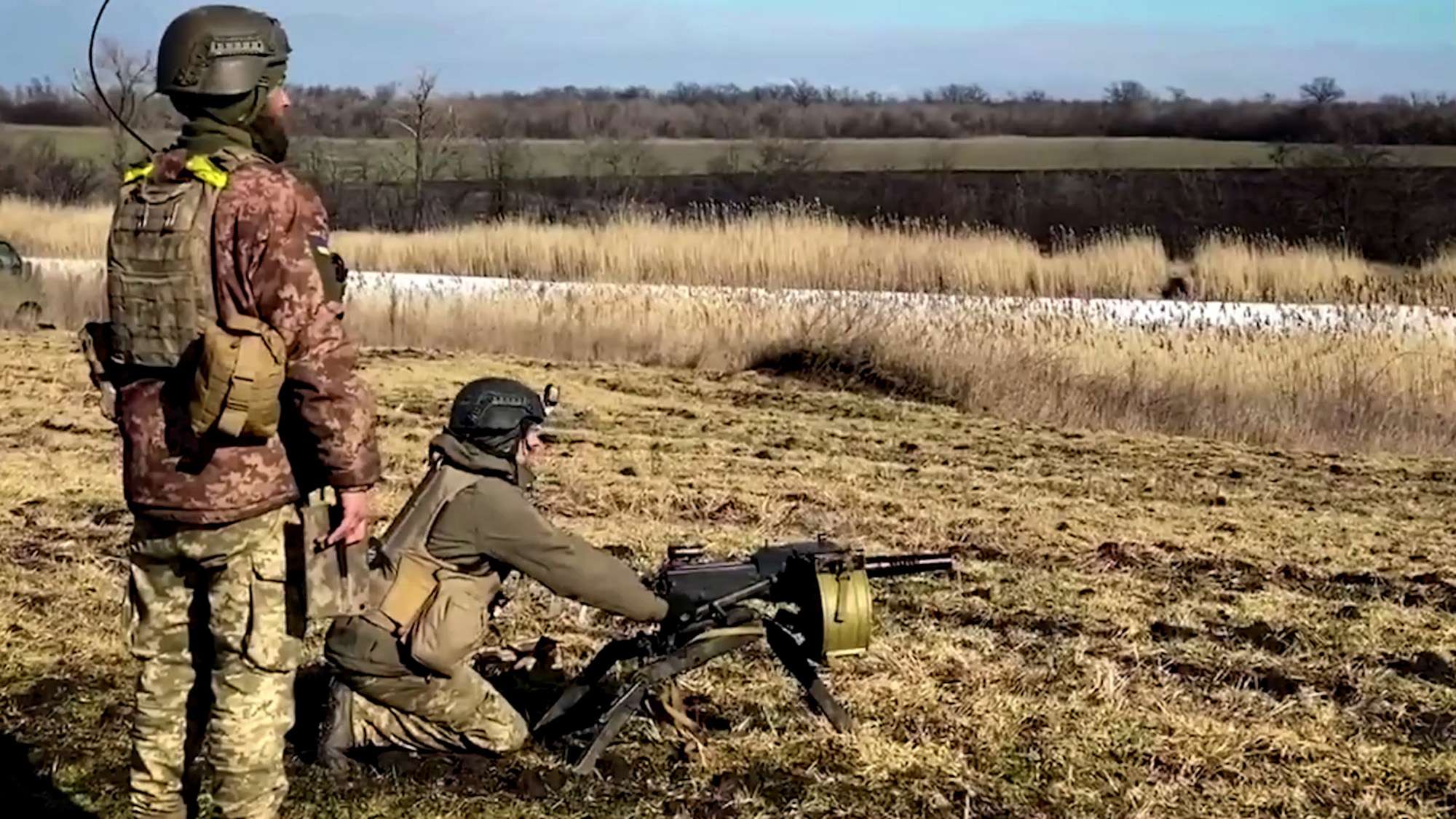 Read more about the article Ukrainian Fighters Train With Grenade Launchers And Anti-Tank Guns