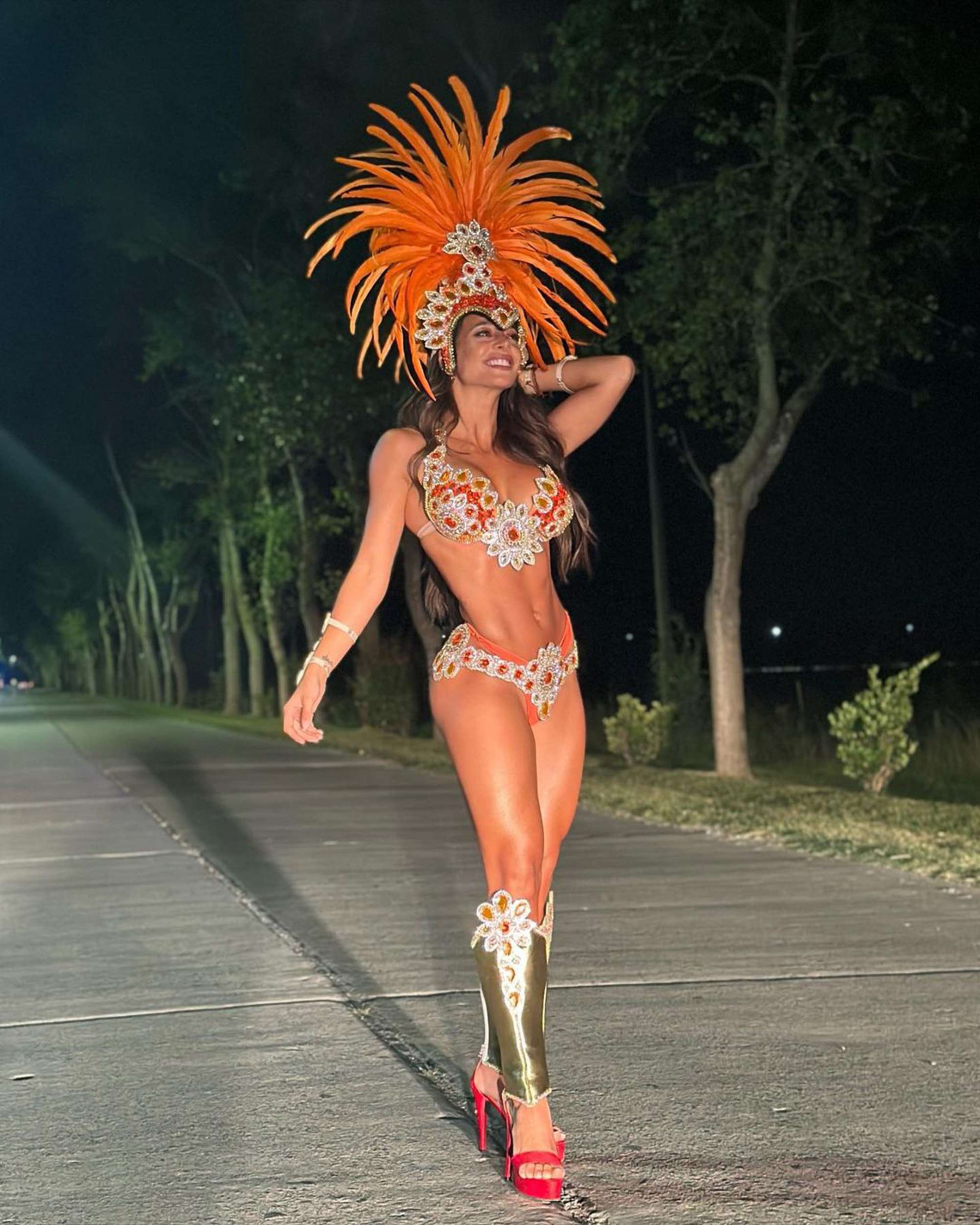 Read more about the article Argentine Weather Girl Wows Fans After Posing In Sexy Orange Carnival Outfit