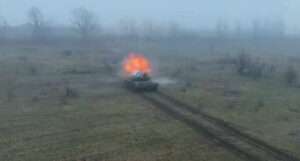 Read more about the article Ukrainian Tank Blows Up Russian Position In Close Combat