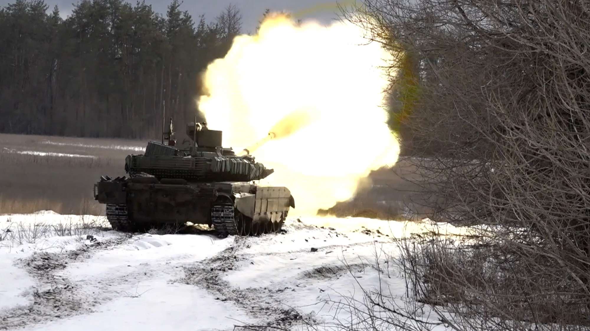Read more about the article Russia Says Its Modernised T-90M ‘Breakthrough’ Tanks Destroyed Ukrainian Military Positions