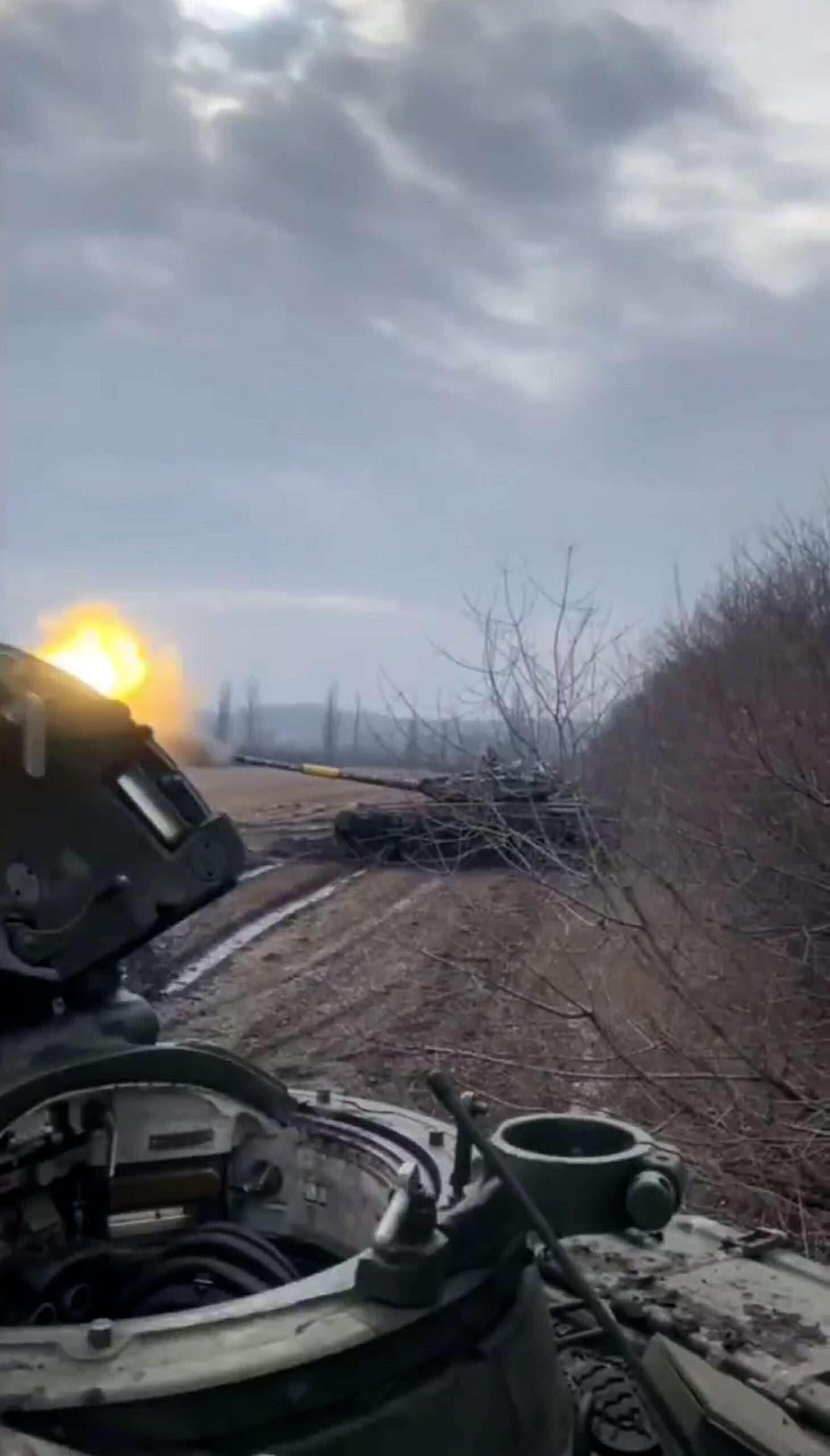 Read more about the article Ukrainian Tank Fires At Russian Positions