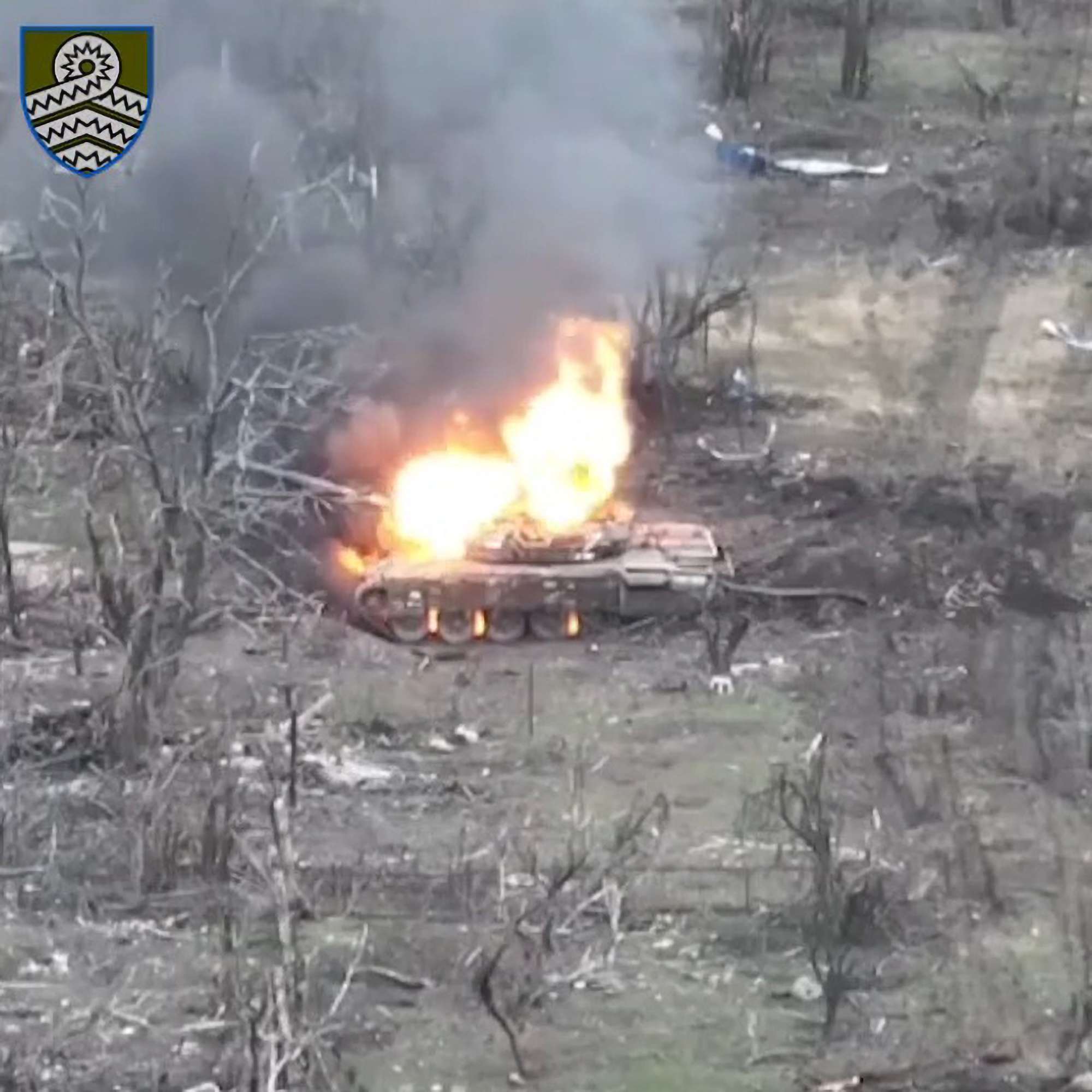 Read more about the article Moment Ukrainian Drone Drops Bomb Inside Open Russian Tank Hatch