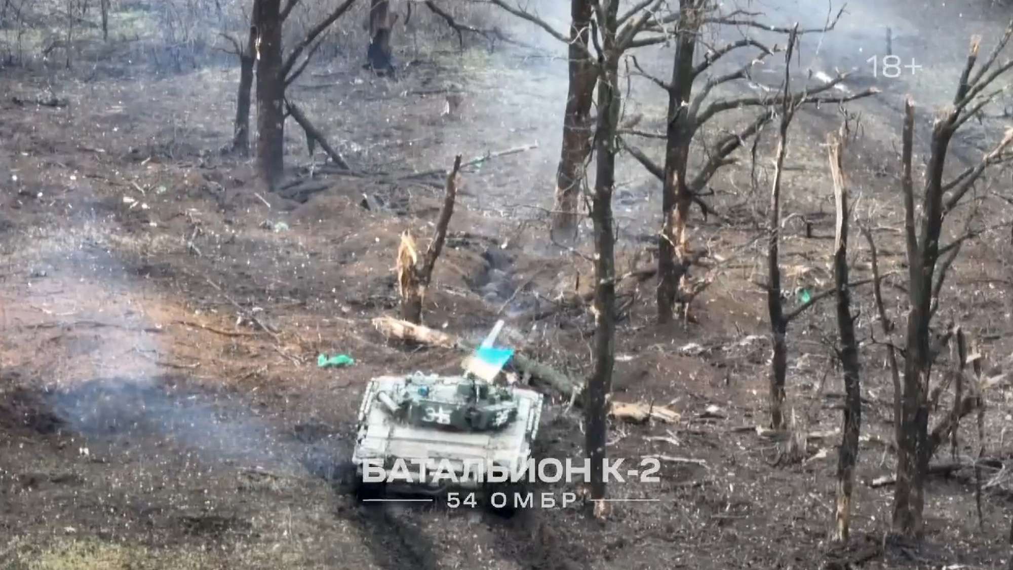Read more about the article Moment Ukrainian T-72 Tank Obliterates Russian Trench And Soldiers At Close Range