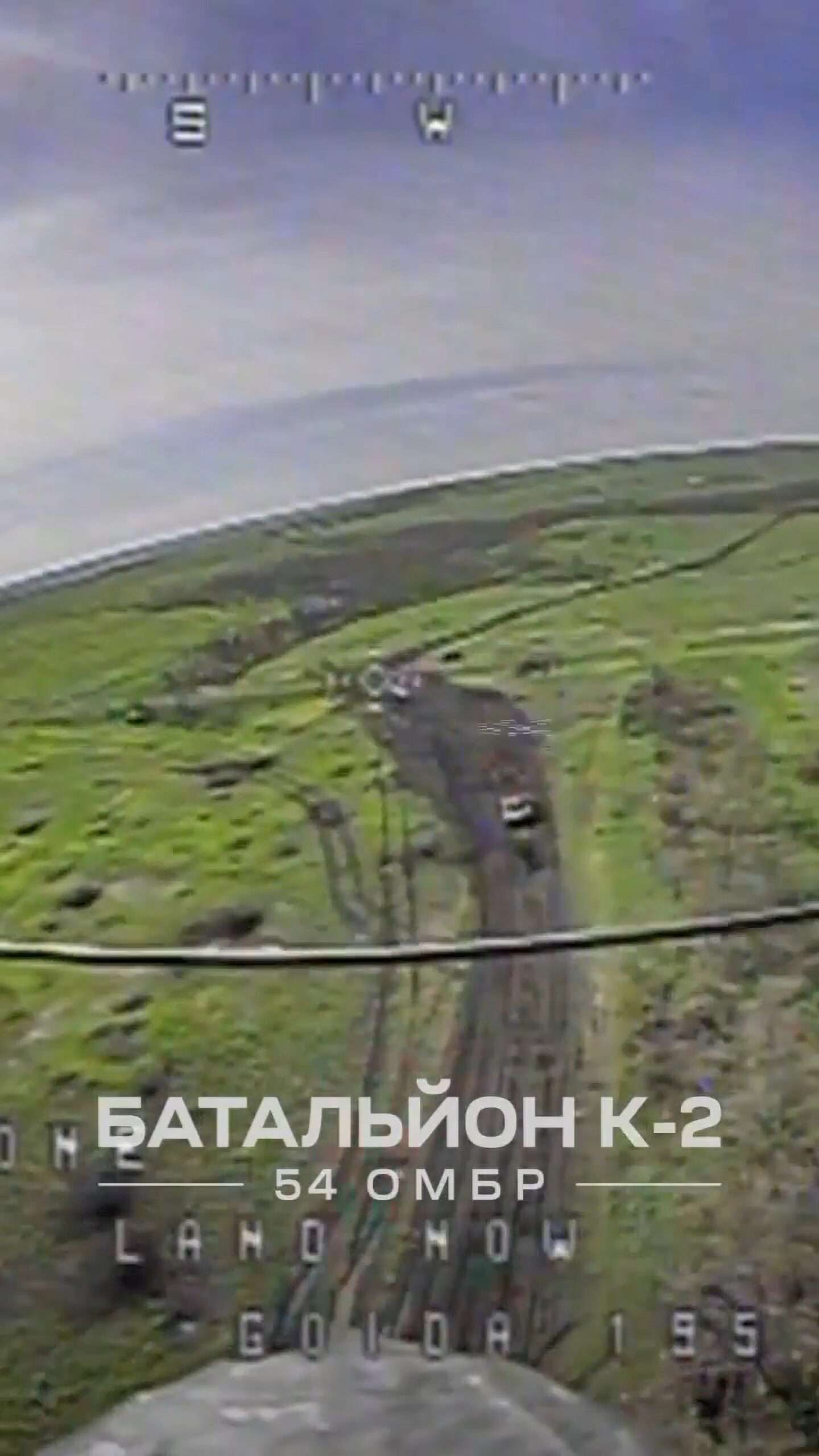 Read more about the article Ukrainian Kamikaze Drone Hits Russian T-80BV Tank