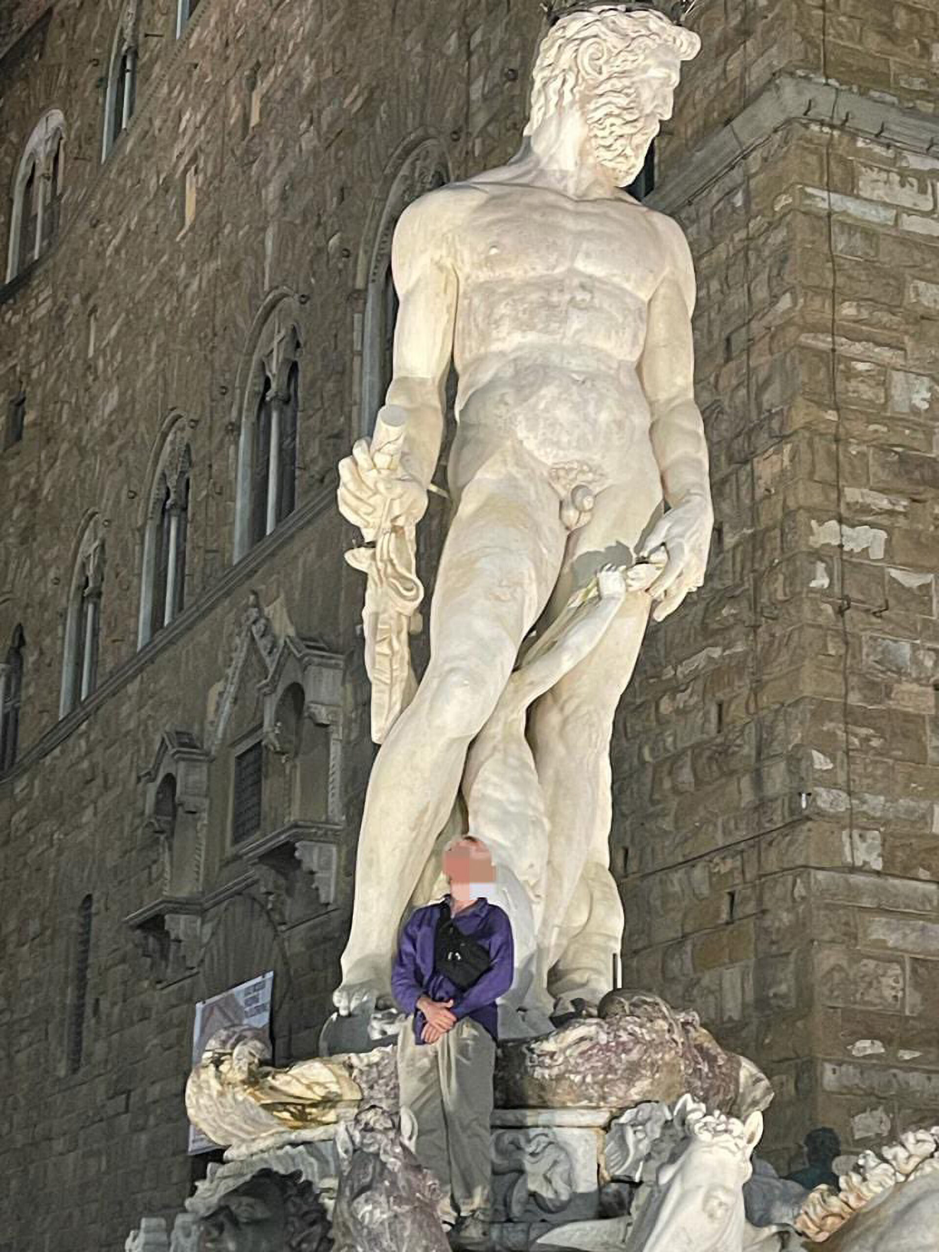 Read more about the article German Tourist Climbs Famous Statue Fountain At Italian City Causing EUR-5K Damages