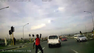 Read more about the article Moment Resolute Driver Hits Wannabe Robber