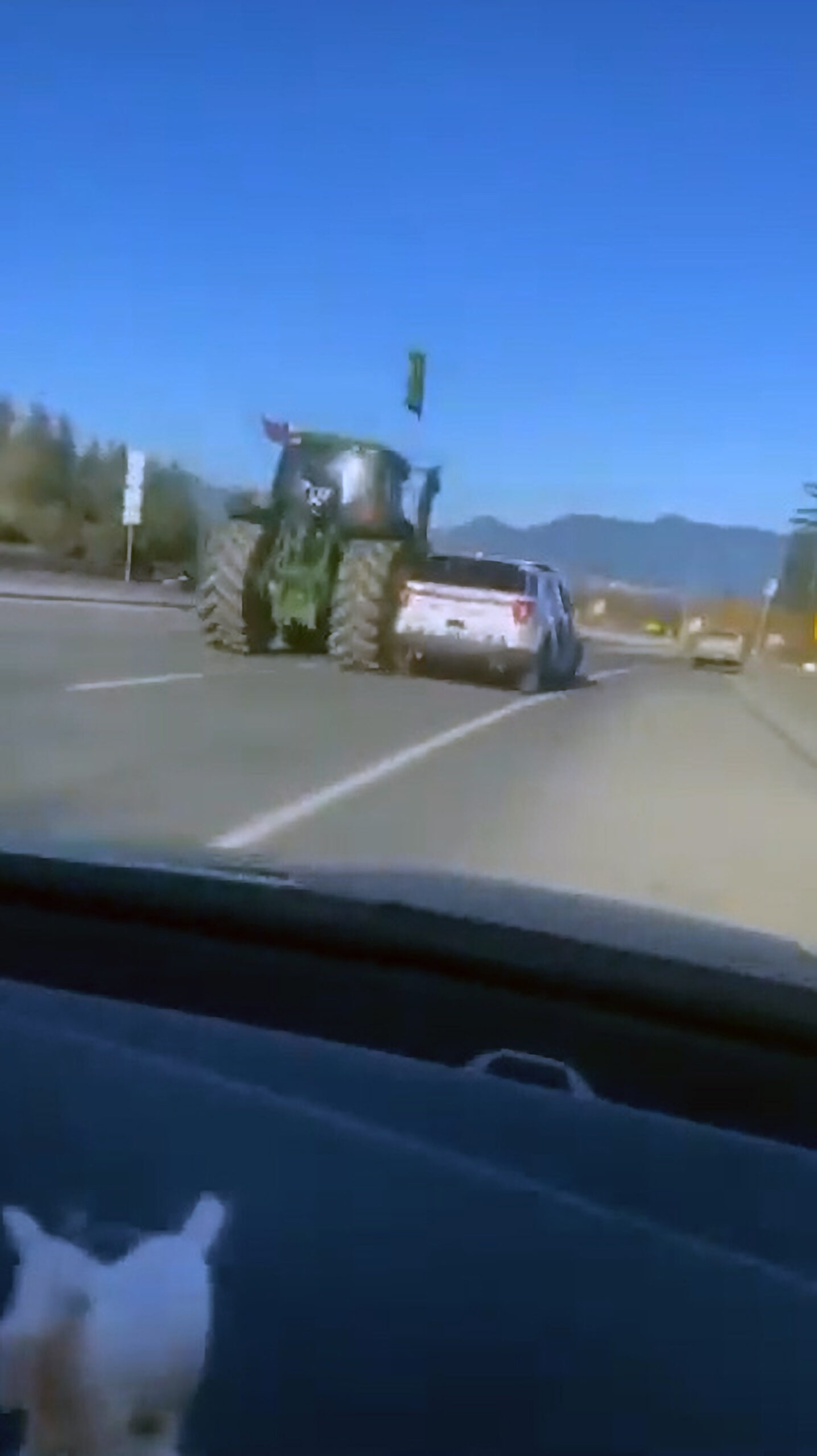 Read more about the article Canadian Cops Managed To Take Down Rogue Tractor Driver Speeding Down Motorway