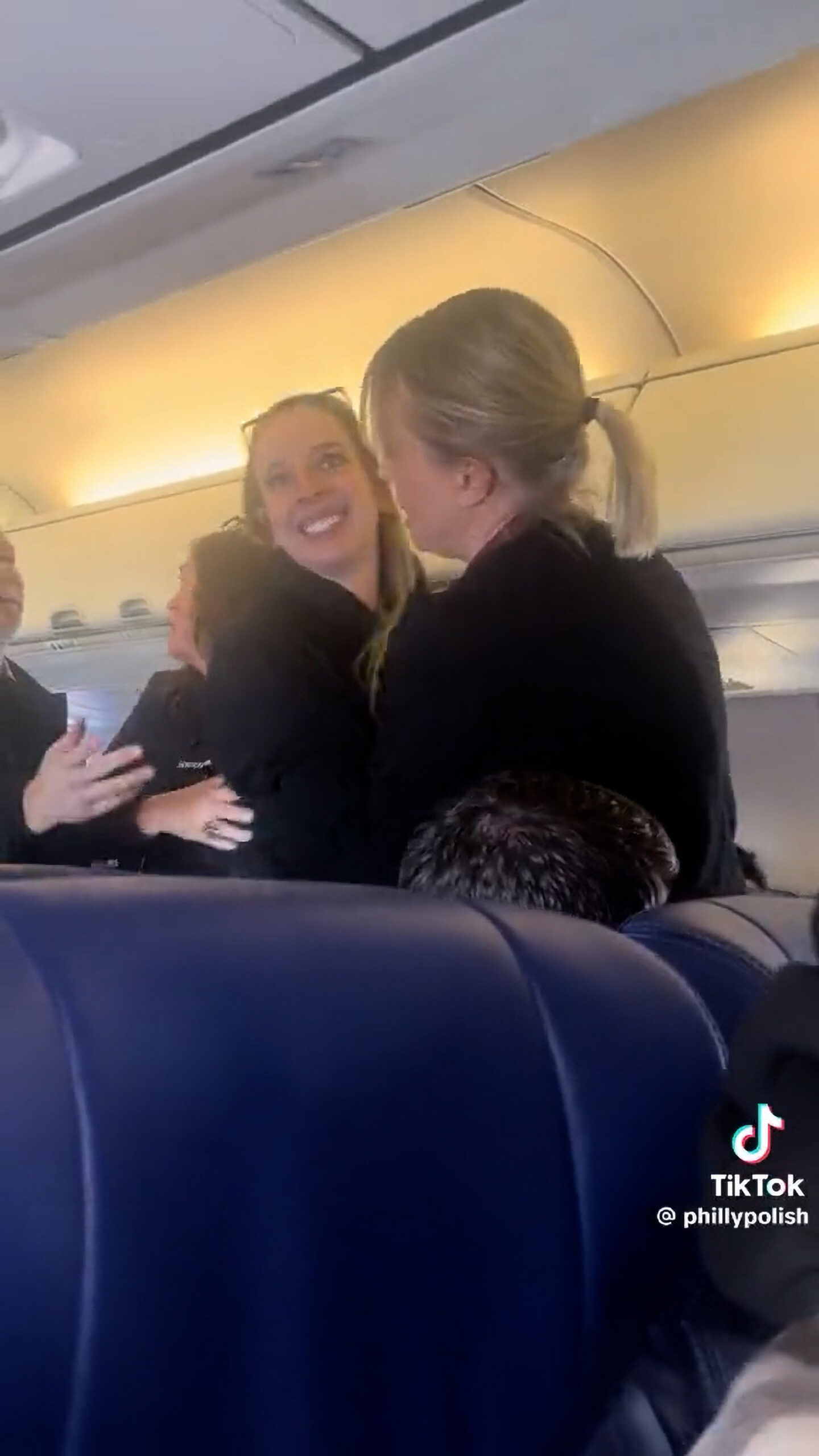Read more about the article Disturbing Moment Woman Tells Flight She Is Being Human Trafficked