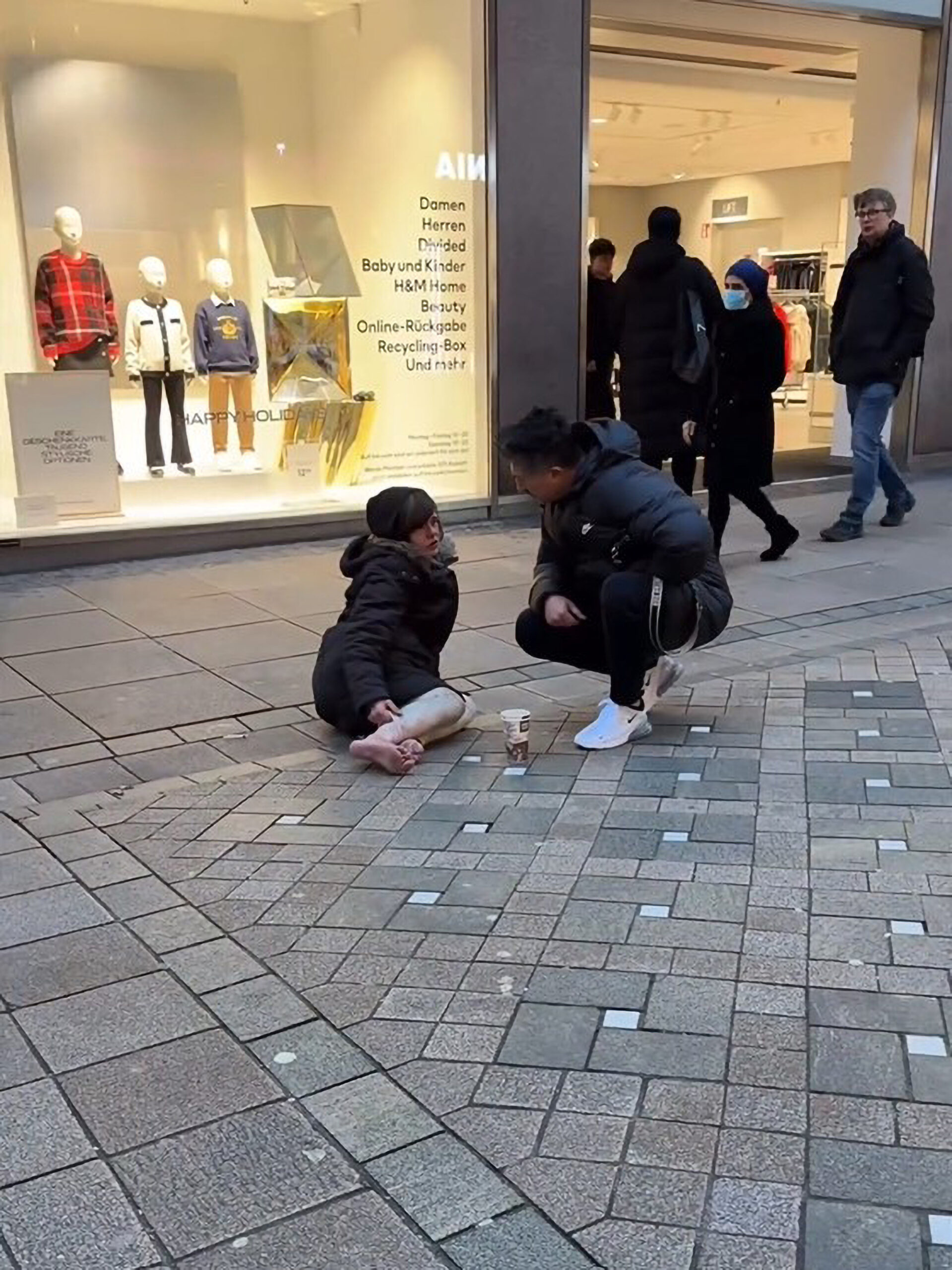 Lottery Millionaire Chico Abandons Selfie Session With Fans To Buy Socks And Shoes For Homeless Woman