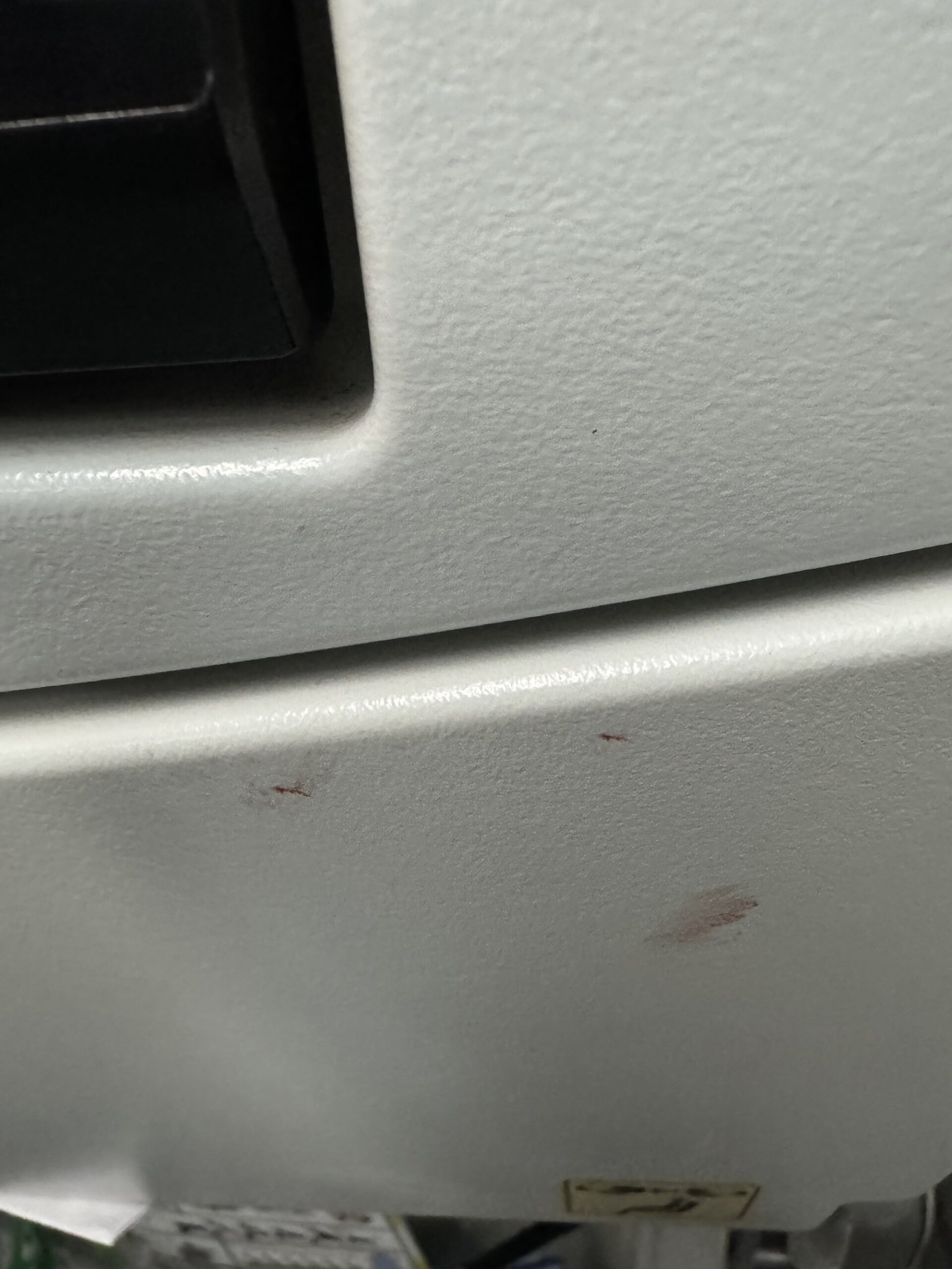 Read more about the article Passenger Finds Bloodstains On Seat During Flight And Is Told To Clean Them Herself