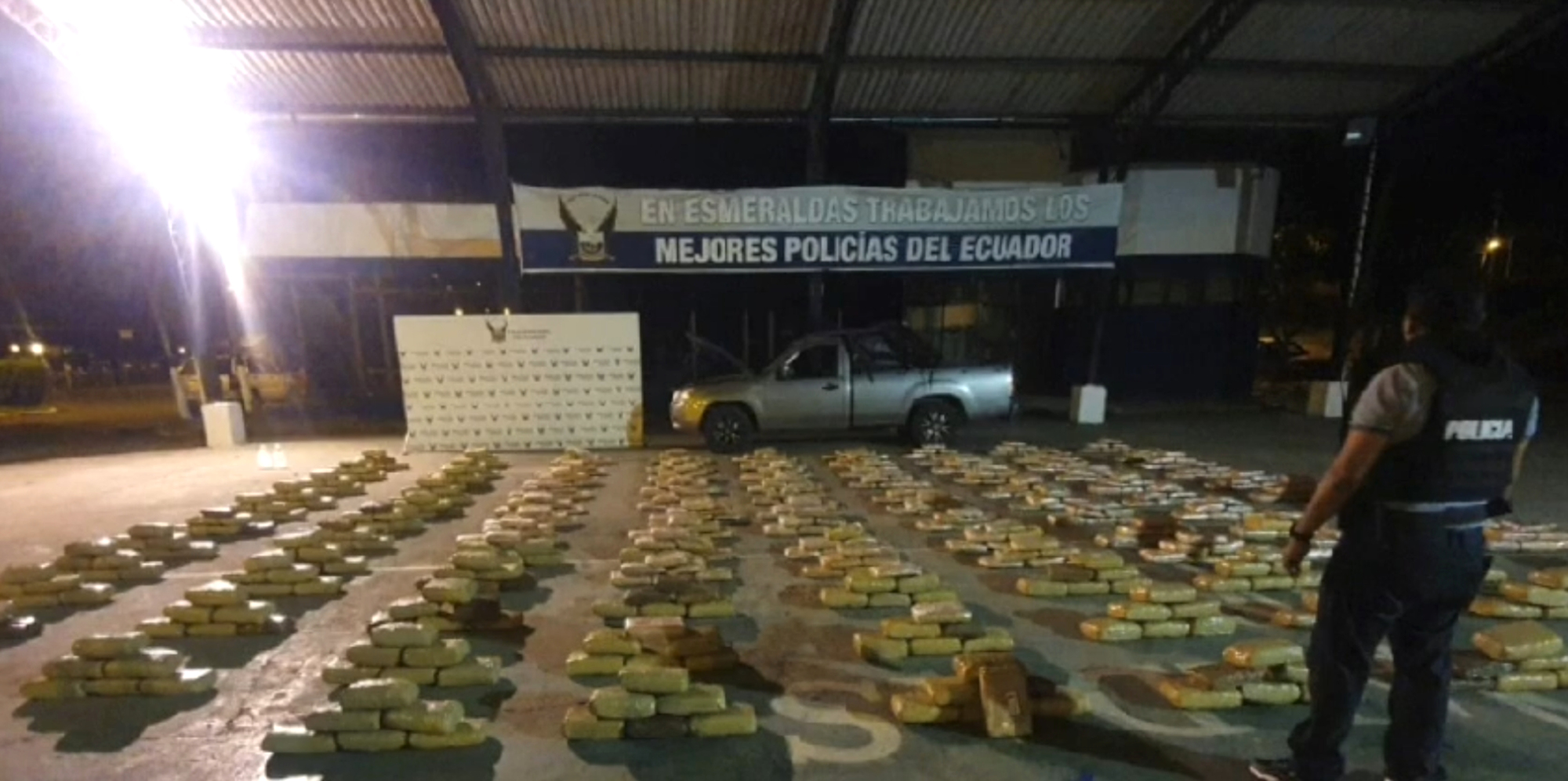 Read more about the article Cops Seize Large Quantities Of Marijuana Destined For Europe And US