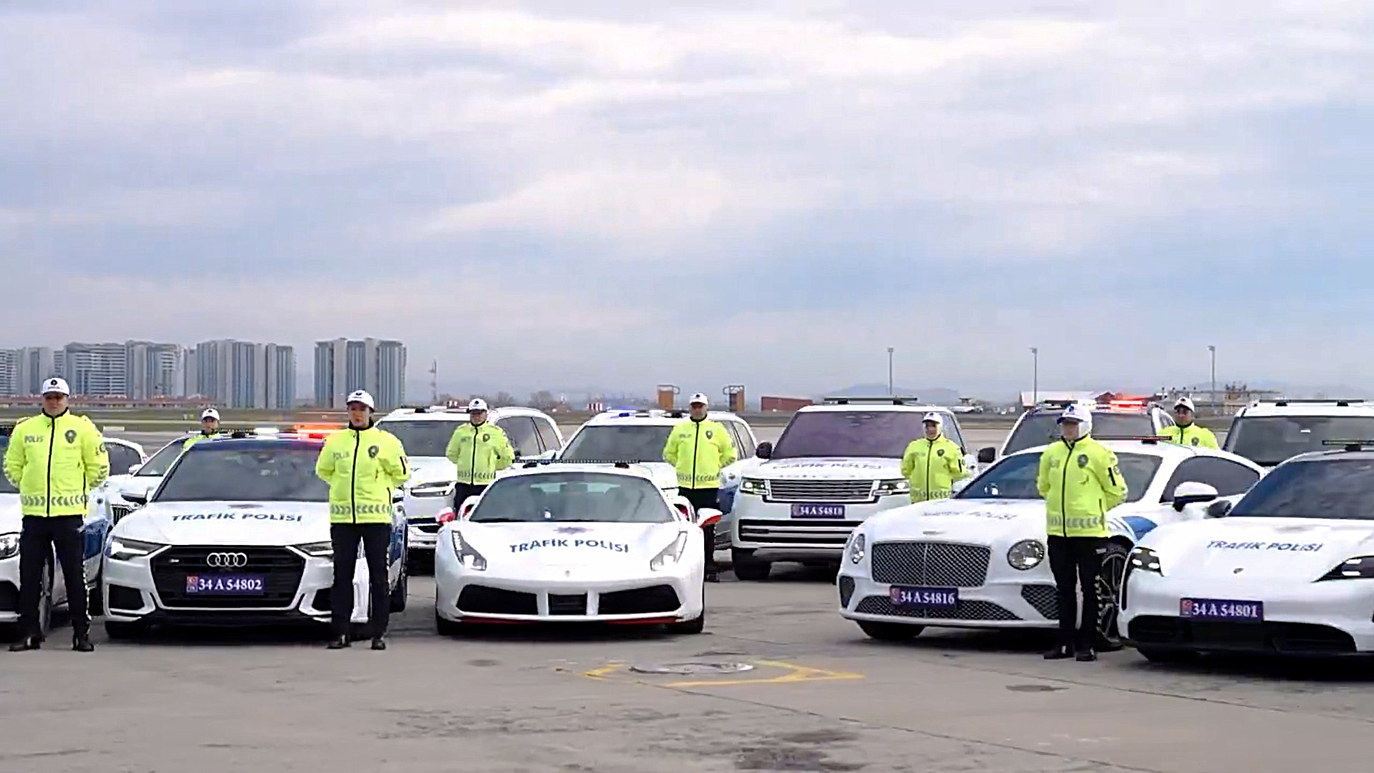 Read more about the article Drugs Gang’s GBP 3 Million Fleet Of Ferraris, Bentleys And Porsches Turned Into Police Cars