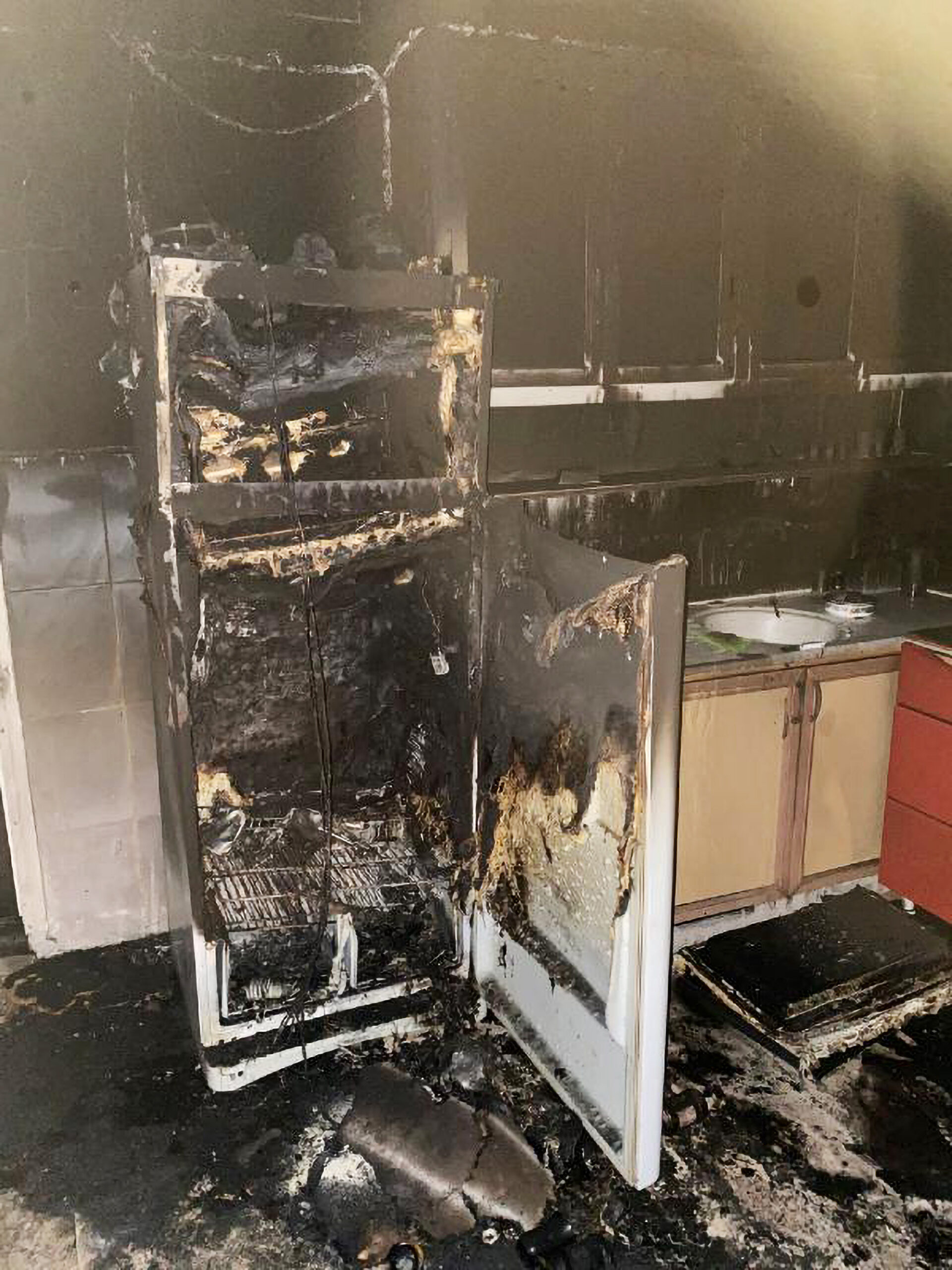 Read more about the article  Woman With Alzheimer’s Dies After Mistaking Fridge For Stove And Burning Wood In It