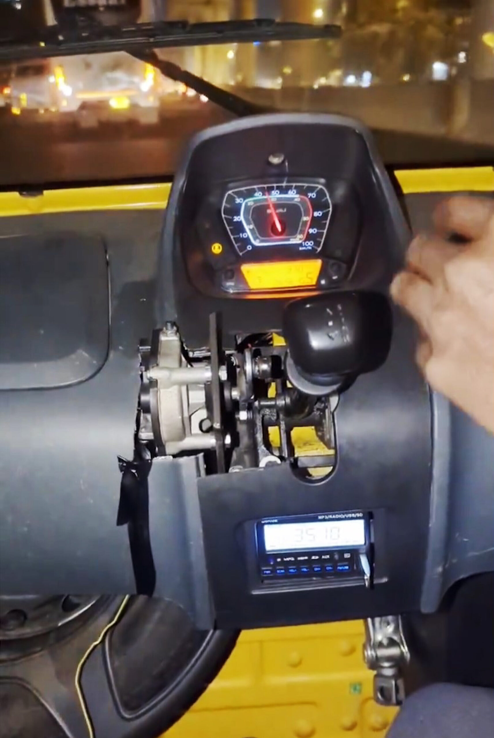 Read more about the article Indian Uber Driver’s DIY Paddle Shifter Revolutionises Gear Changes