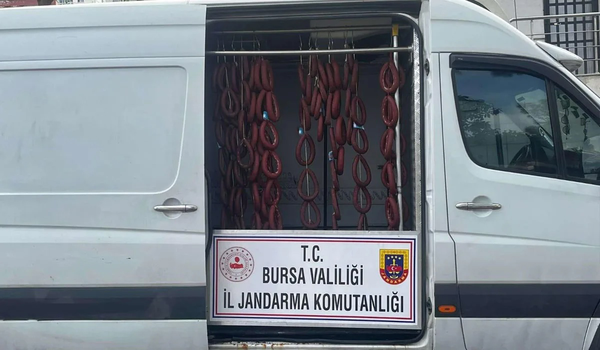 Read more about the article Food Sellers Seized After They Rinse Vanload Of Sausages At Car Wash