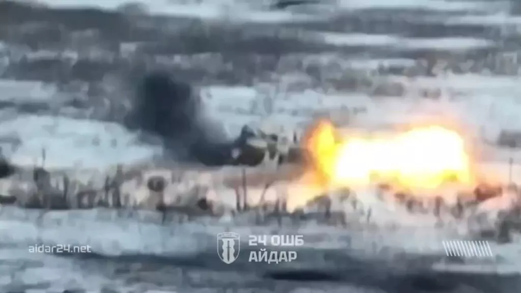Read more about the article Ukrainian Kamikaze Drones Take Out Russian Tank And BMP