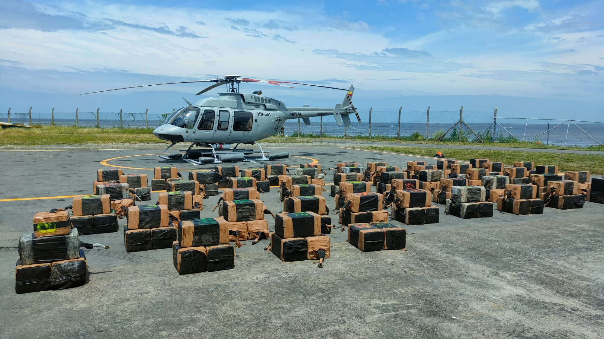 Read more about the article Marines And Police Board Narco Sub Trafficking USD 50M Of Cocaine