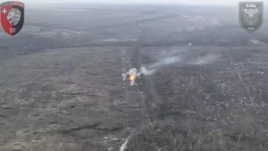 Read more about the article Ukrainian Forces Blow Up Column Of Russian War Machines On The Battlefield