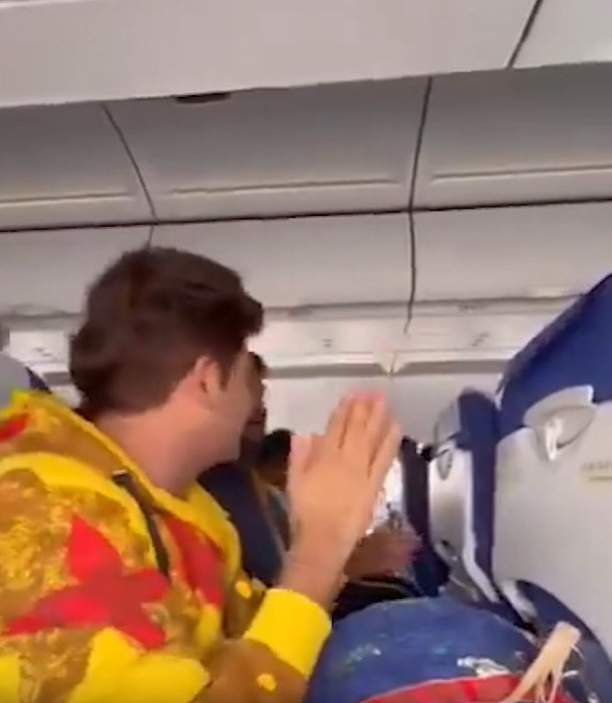 Read more about the article Airline Under Fire For Letting Passengers Sing Religious Chants And Play Drum Mid-Flight