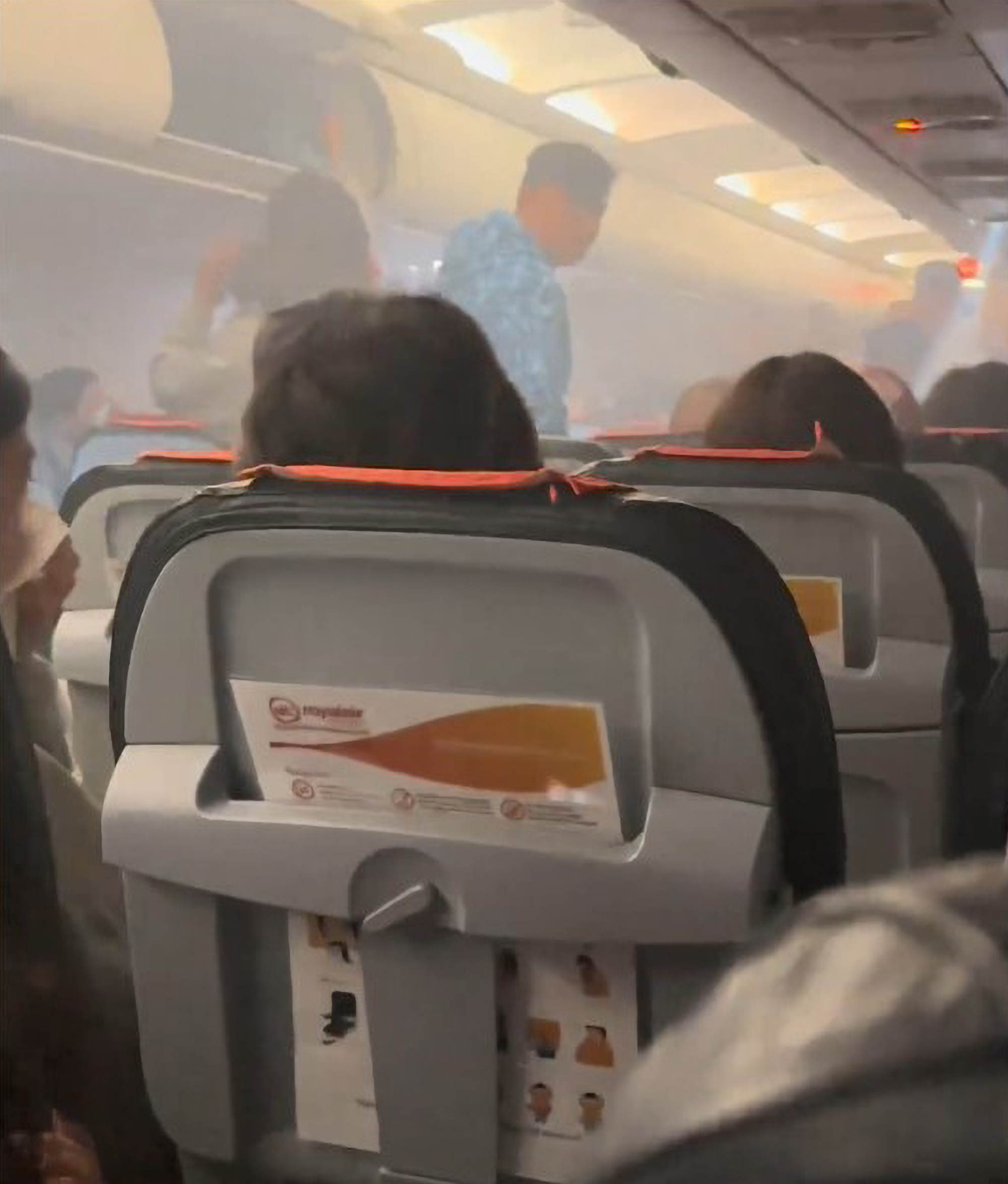 Read more about the article Pilot Makes Emergency Landing After Passenger’s Power Bank Explodes Mid-Flight