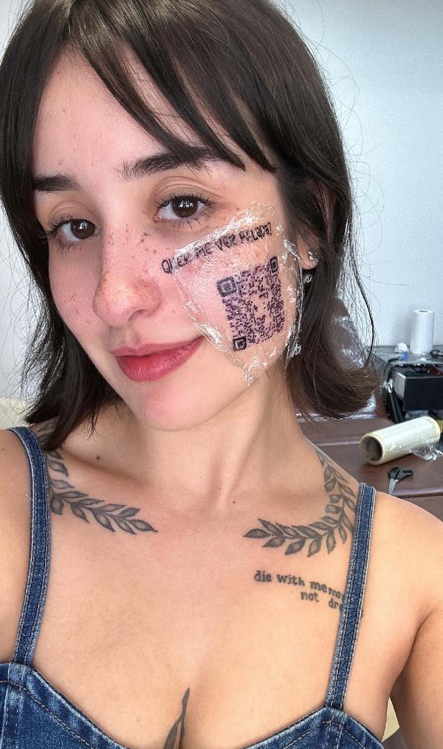 Read more about the article OnlyFans Star Has Erotic QR Code Tattooed On Her Face