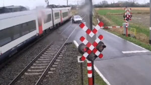 Read more about the article Motorist Ignoring Barrier And Red Lights Almost Hit By Train