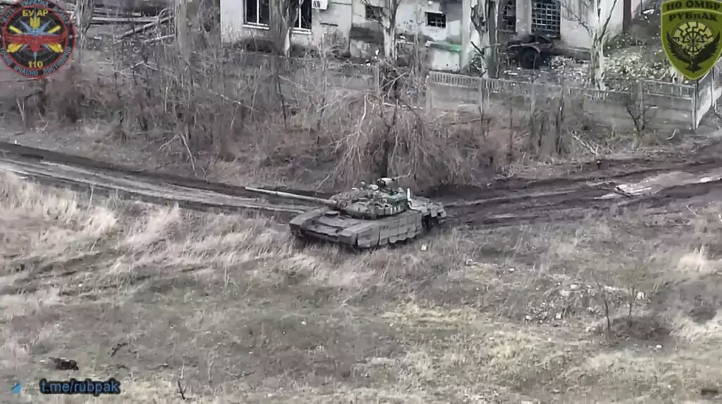 Read more about the article Ukrainian Kamikaze Drones Destroy Russian Tanks On Frontlines