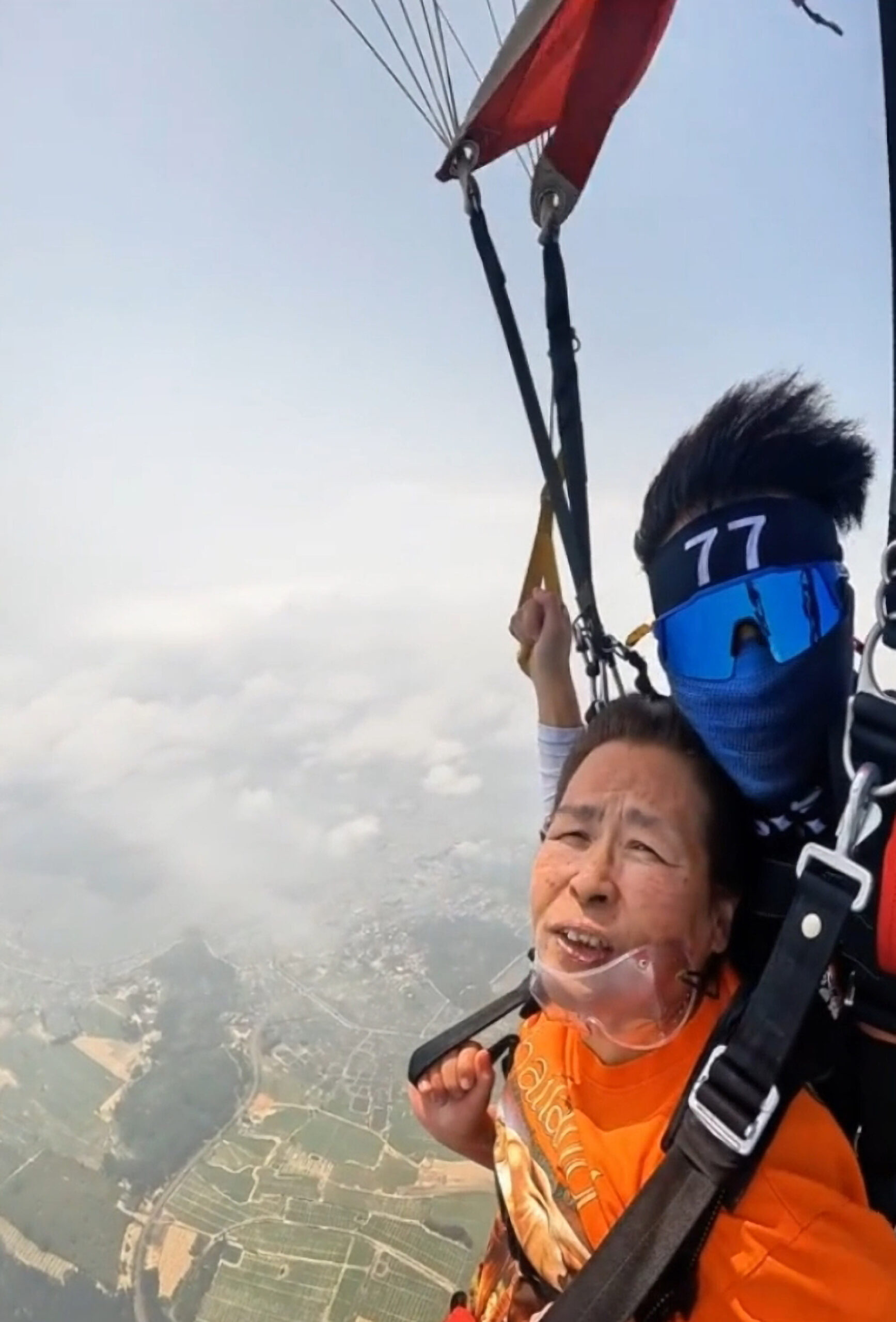 Read more about the article Woman Achieves Lifelong Dream Of Skydiving For The First Time At 70
