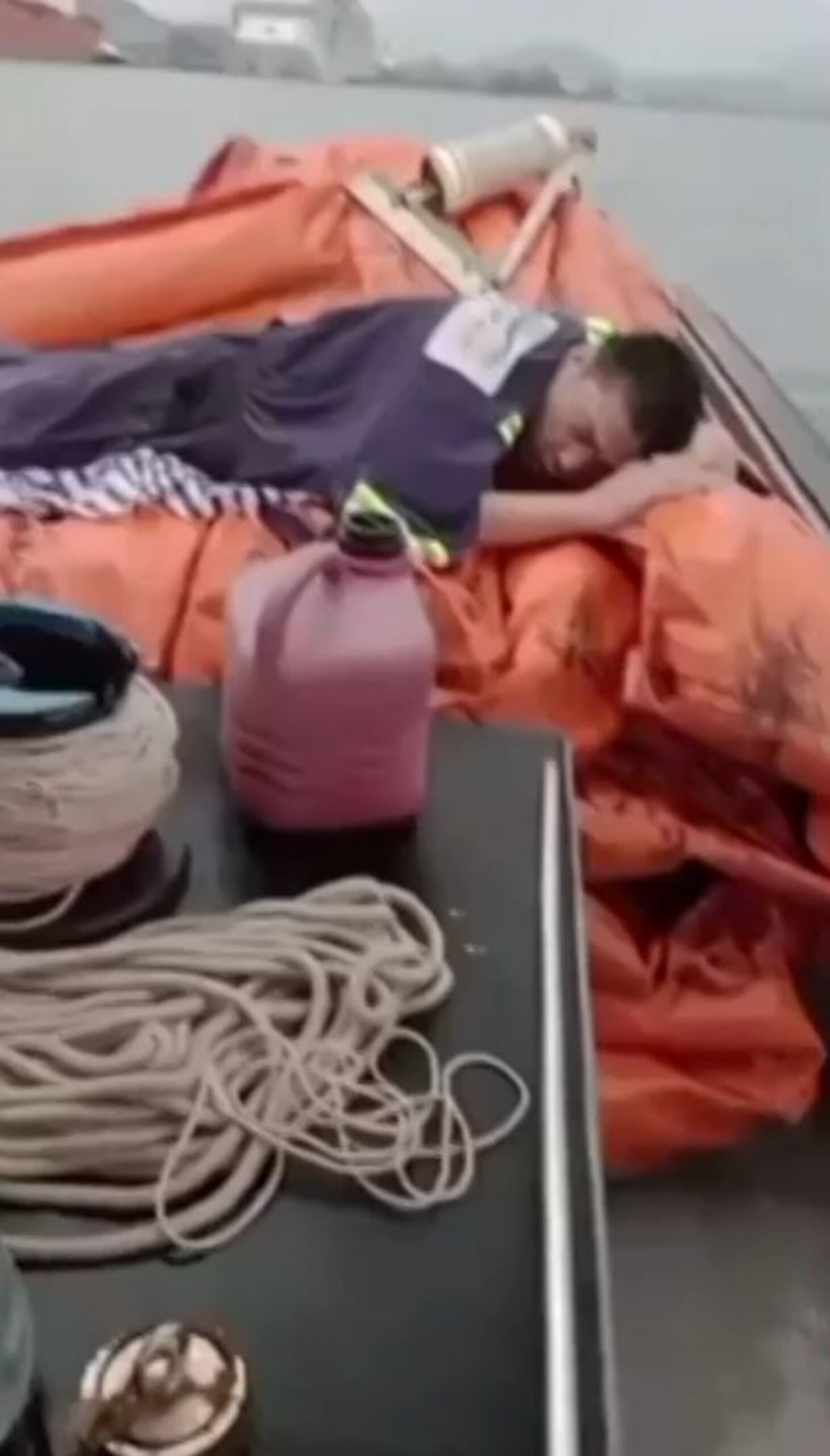 Read more about the article Chinese Man Stranded At Sea Rescued After Turning White And Sinking