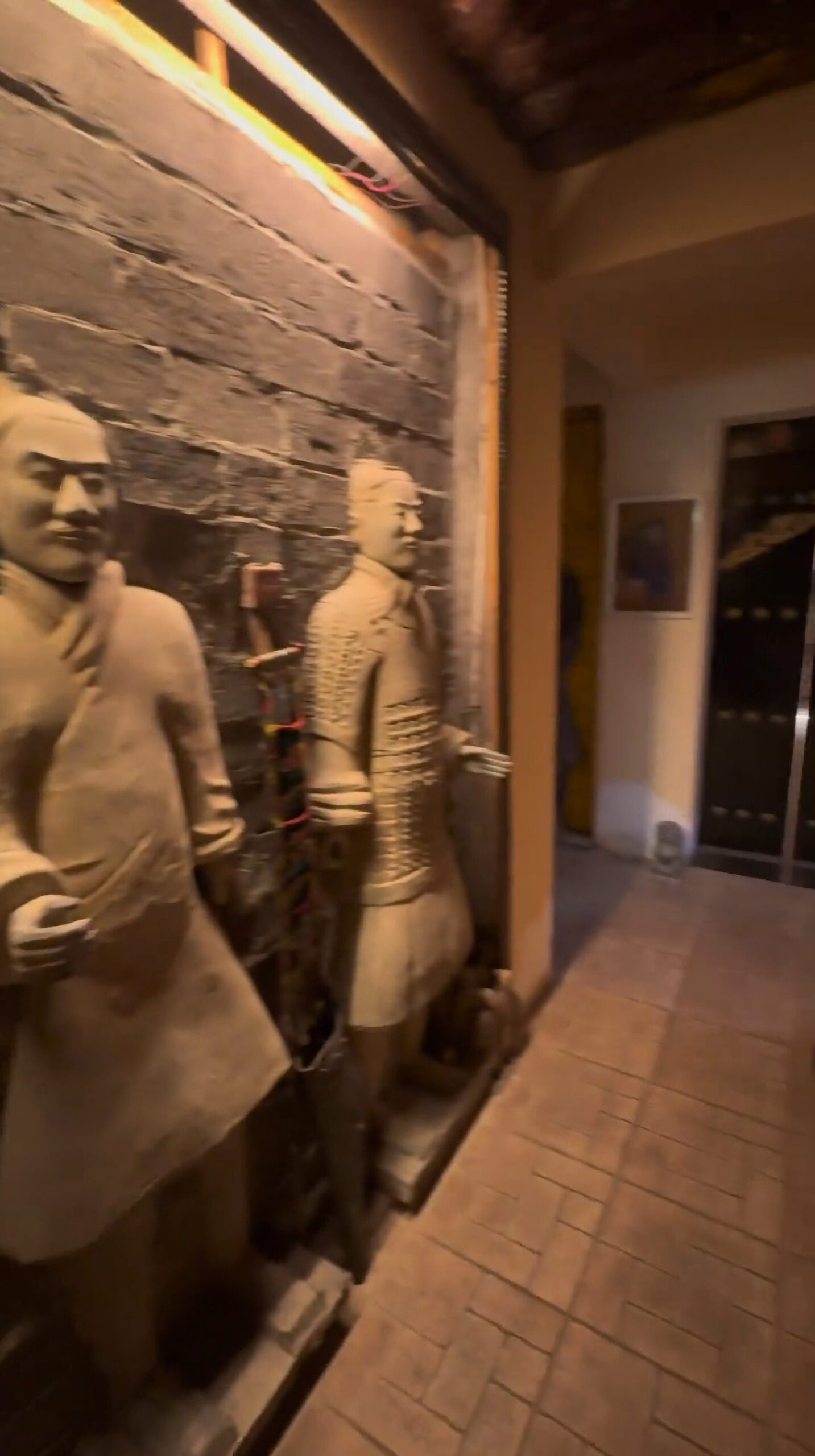 Read more about the article Puzzled Woman Admires Terracotta Army-Themed Hotel Room