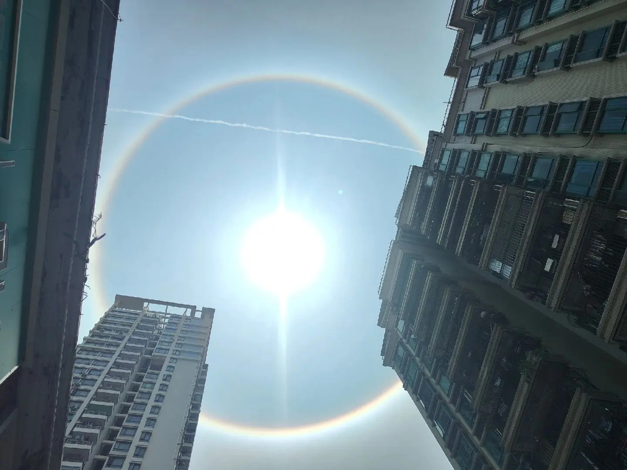 Read more about the article Day Of The Dragon Marked With Spectacular Solar Halo