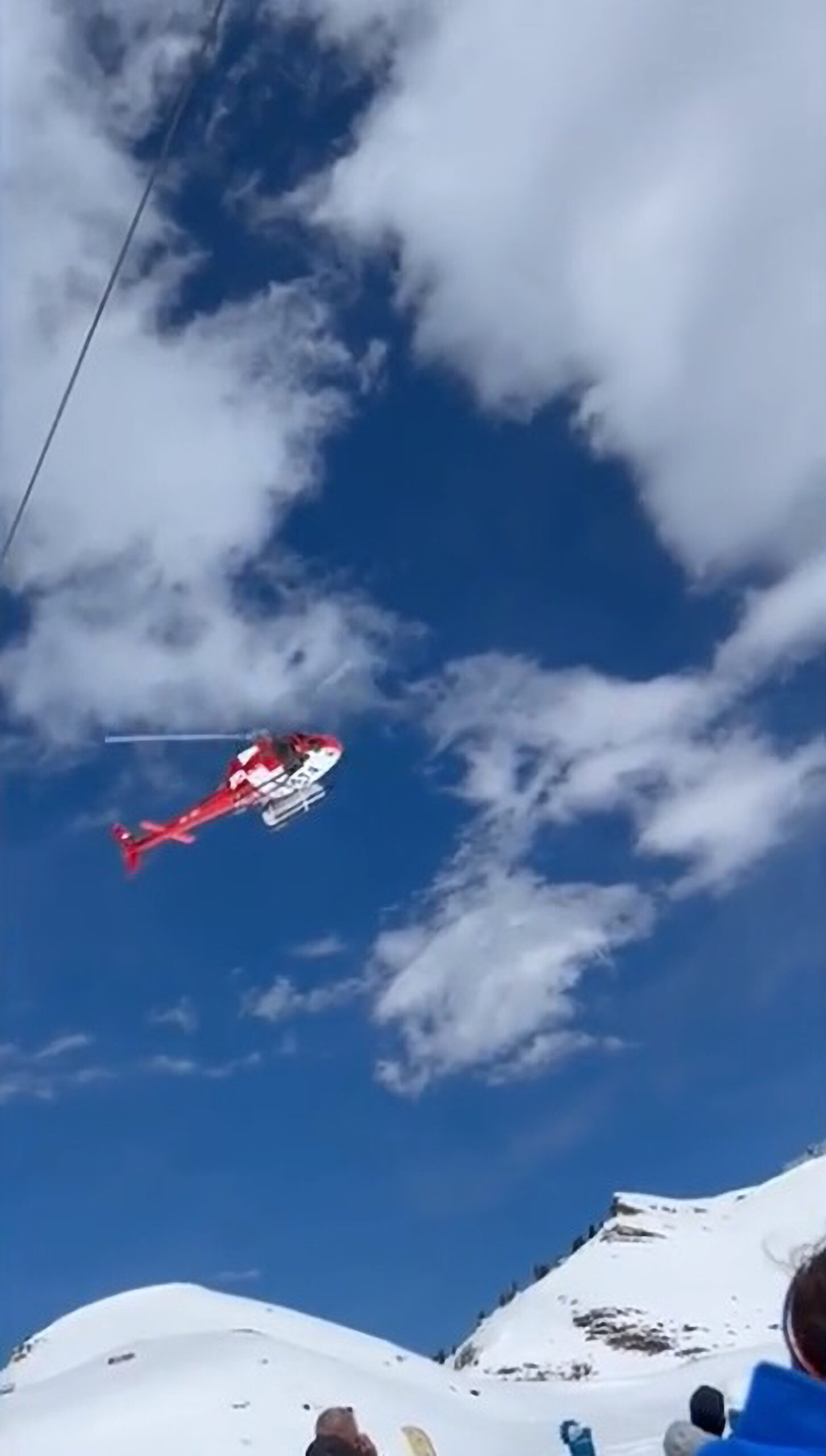Read more about the article Hundreds Of Skiers Helicoptered From Mountain Top In Power Cut