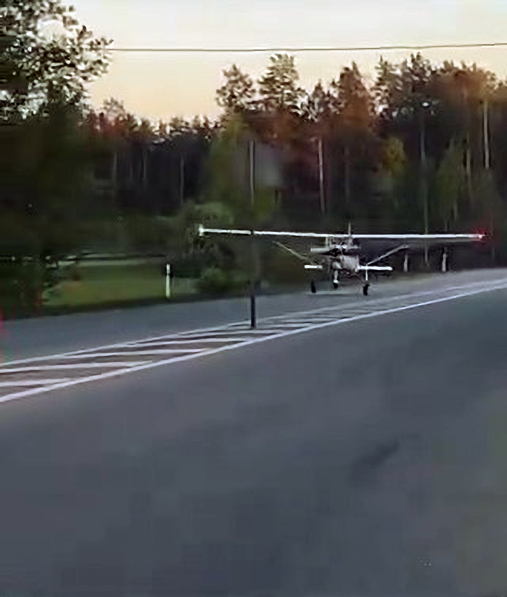 Read more about the article Moment Skilled Pilot Manages To Land Small Aircraft On Busy Road