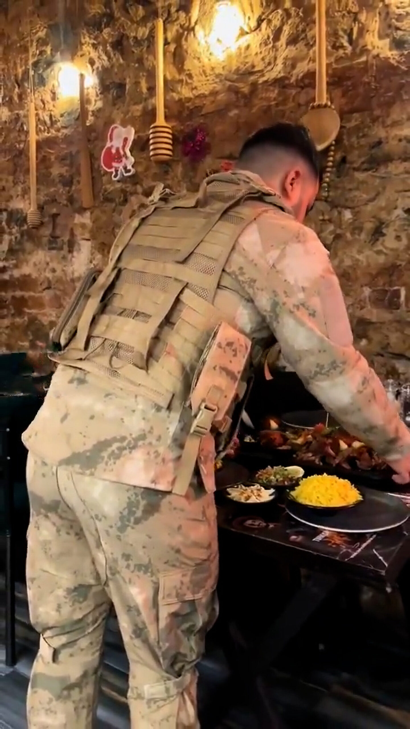 Read more about the article Chef Facing Jail For Wearing Turkish Army Uniform In Cooking Vid