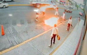 Read more about the article Man Throws Fireballs After Attack By A Gang Of Mexican Mariachi Musicians